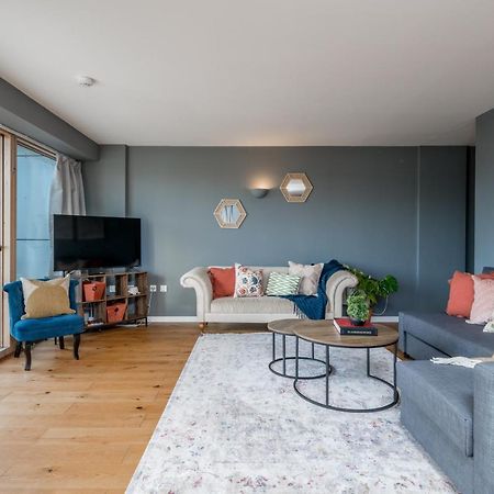 2 Bedroom Apartment With Park Views Shoreditch 런던 외부 사진