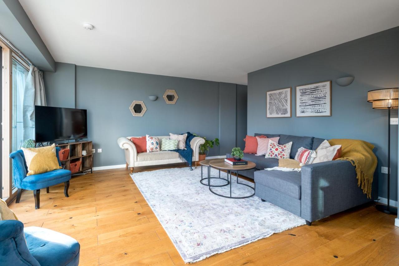 2 Bedroom Apartment With Park Views Shoreditch 런던 외부 사진