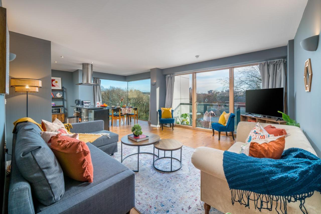 2 Bedroom Apartment With Park Views Shoreditch 런던 외부 사진