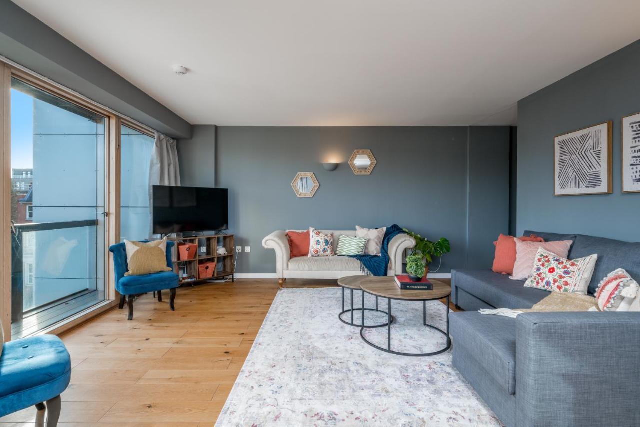 2 Bedroom Apartment With Park Views Shoreditch 런던 외부 사진